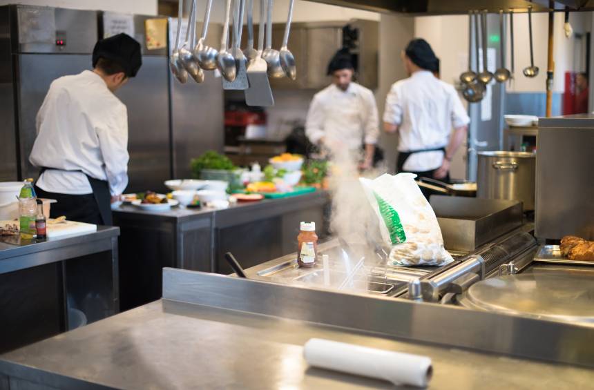 Profesionales descubriendo oportunidades en el empleo temporal